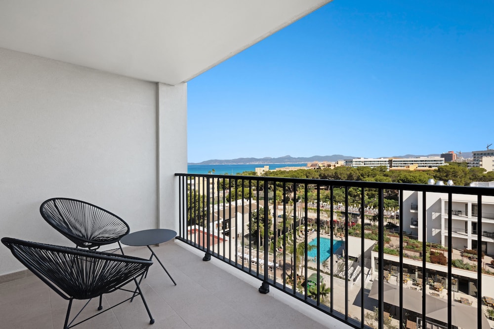 Junior Suite, Balcony (2 Adults + 1 Child)