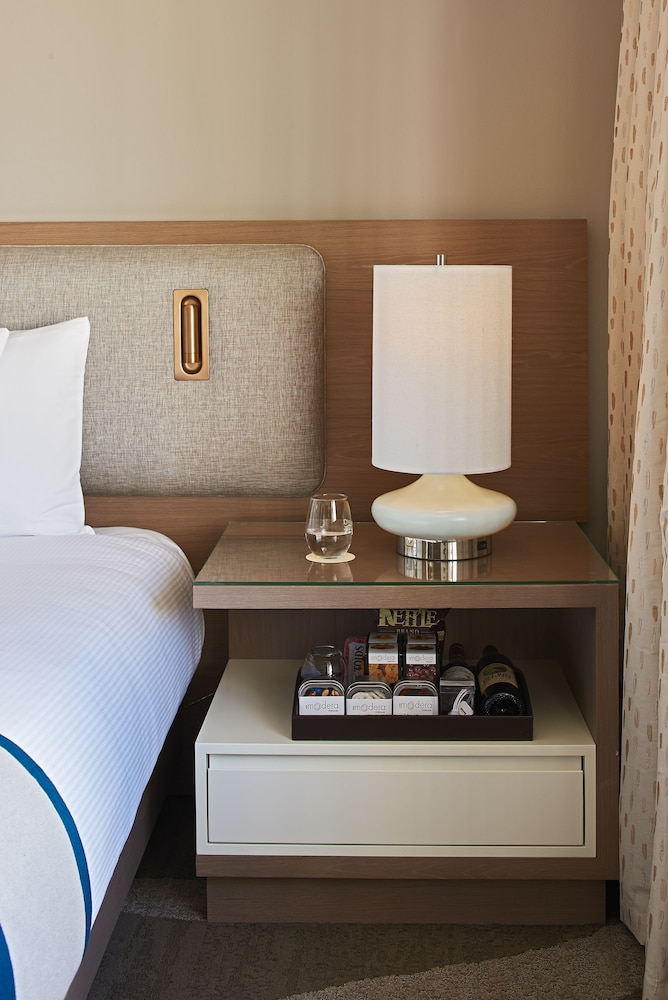 Premier Room, 1 King Bed (City) - Photo 5