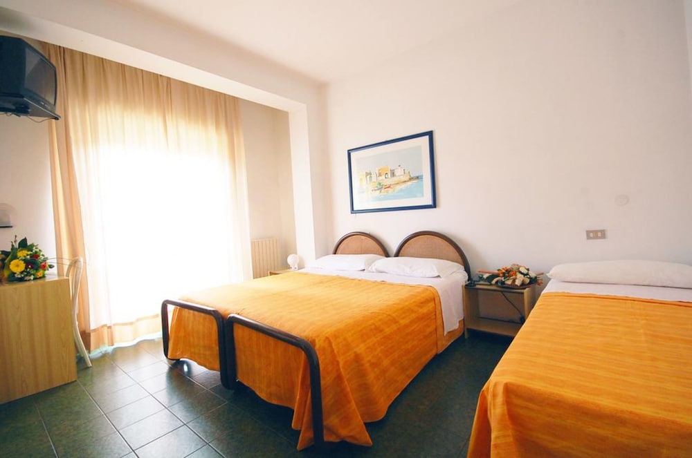 Triple Room photo 2