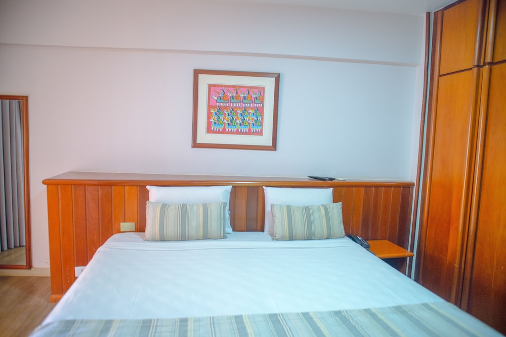Executive Suite - Photo 1