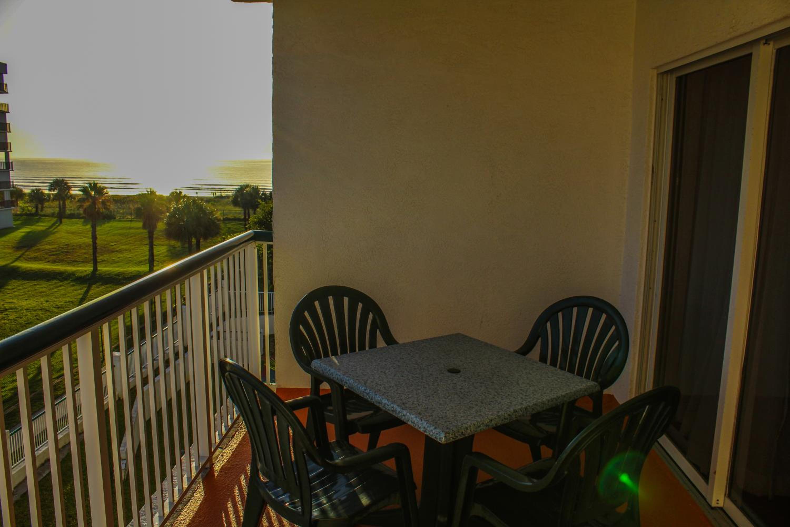 Two-Bedroom Suite - Partial Ocean View - Photo 2