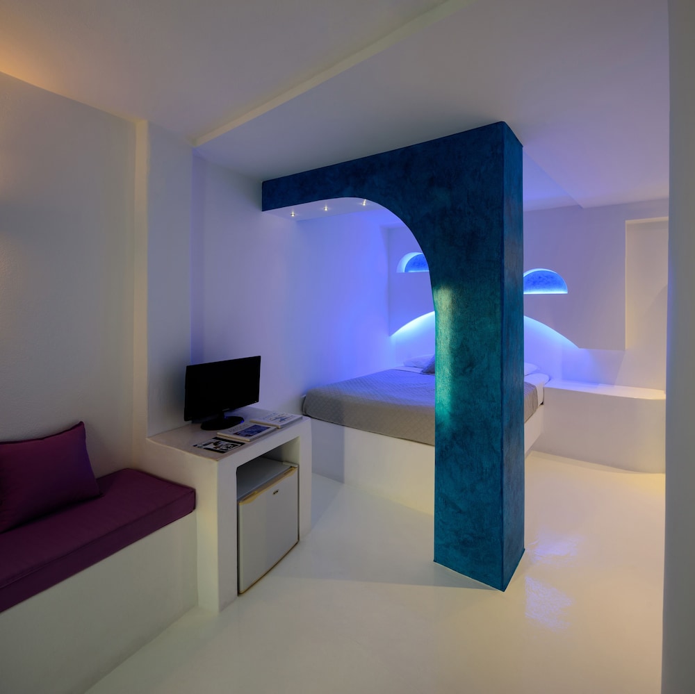 Superior Suite, Jetted Tub (Caldera Sea and Sunset View)
