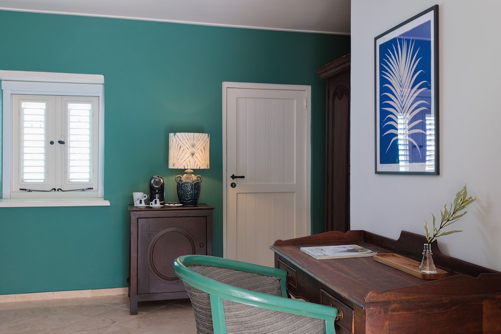 Superior King Room - Photo 10