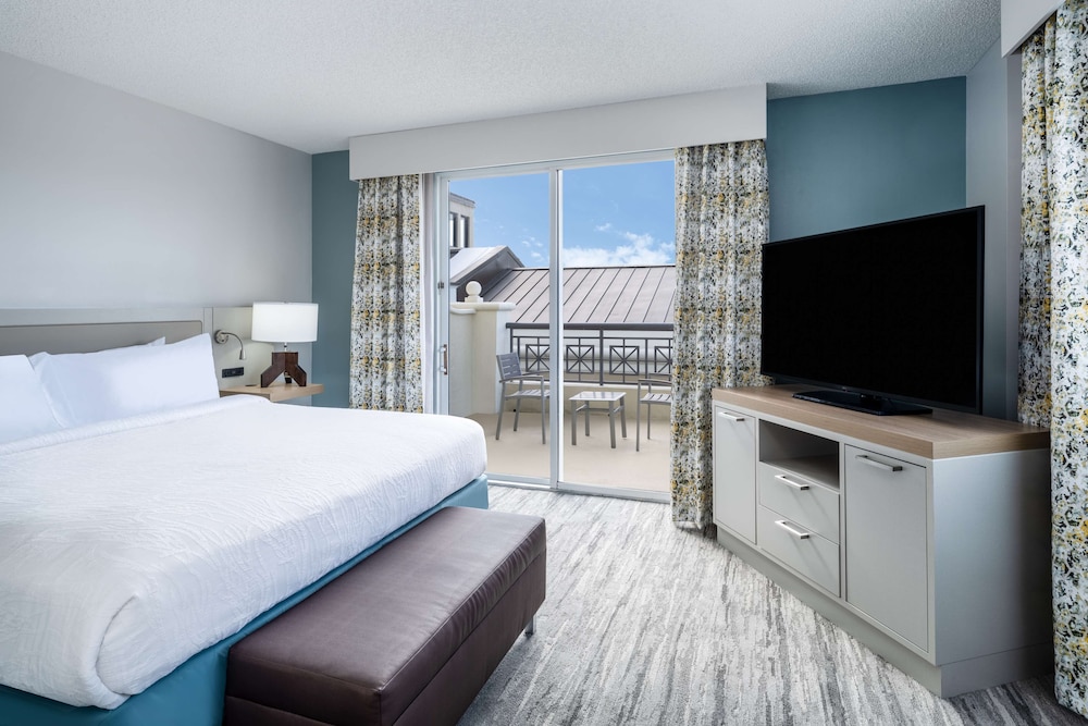 Suite, 1 Bedroom, Balcony - Photo 1