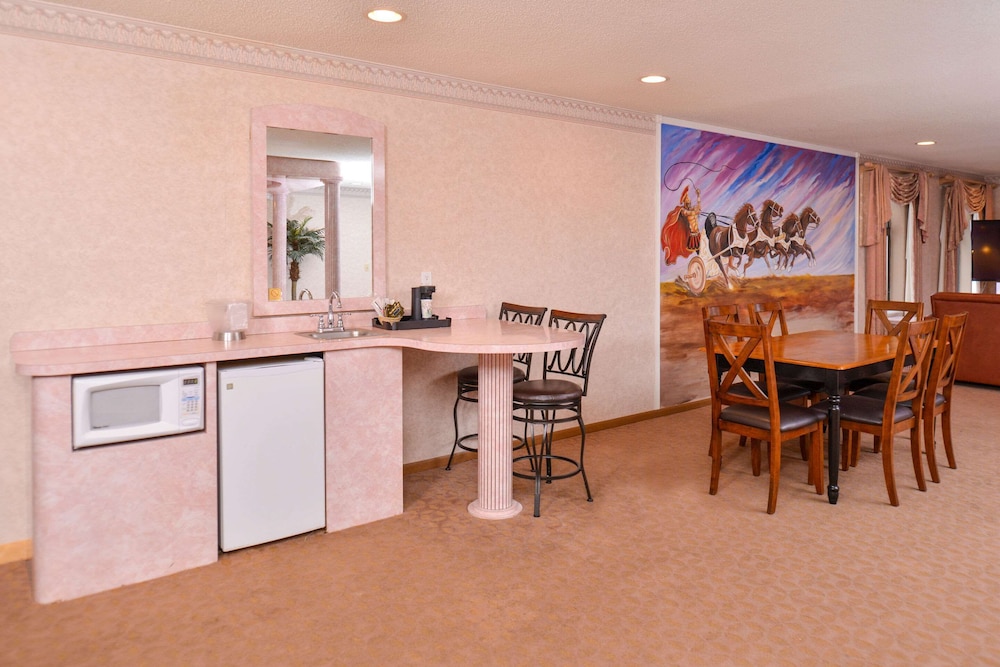 Suite, Multiple Beds, Non Smoking photo 3