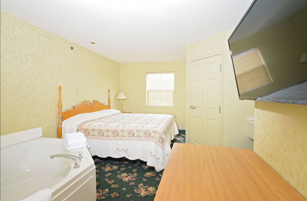Standard Room, 1 King Bed with Sofa bed, Jetted Tub photo 2