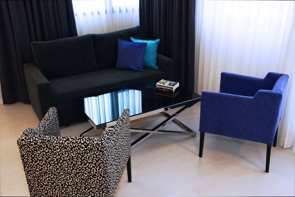 Junior Suite, 1 Queen Bed, Non Smoking, Kitchenette - Photo 7