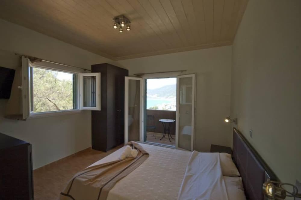 Double Room - Photo 7