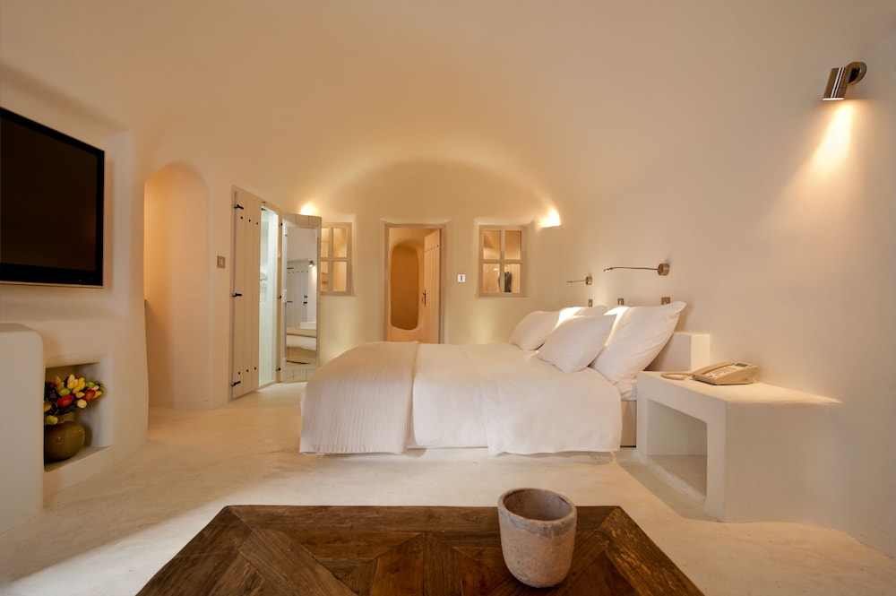 Premium Spa Room with Indoor Hot tub Caldera View - Photo 1