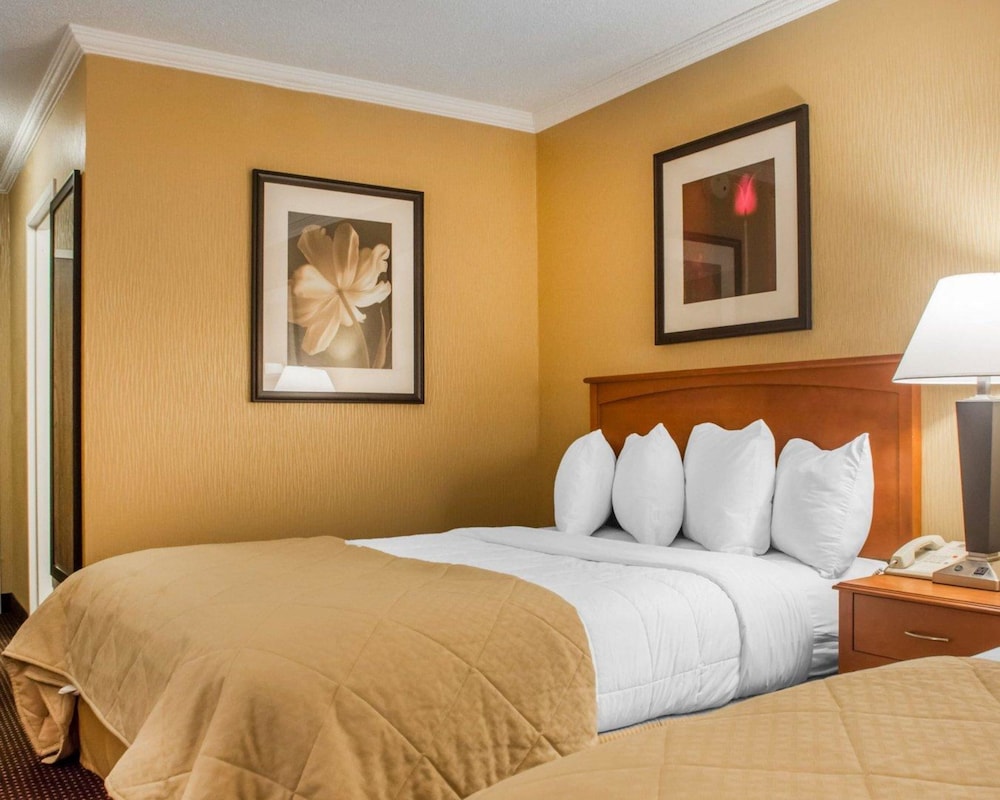 Standard Room, 2 Queen Beds, Non Smoking photo 2