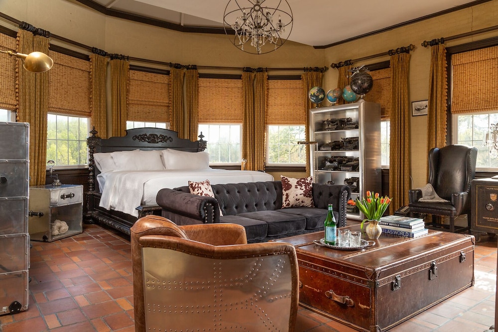 Taylor's Suite photo 1