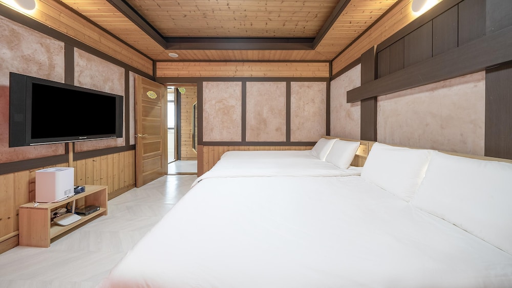 Basic Room, 1 Bedroom (201) - Photo 5