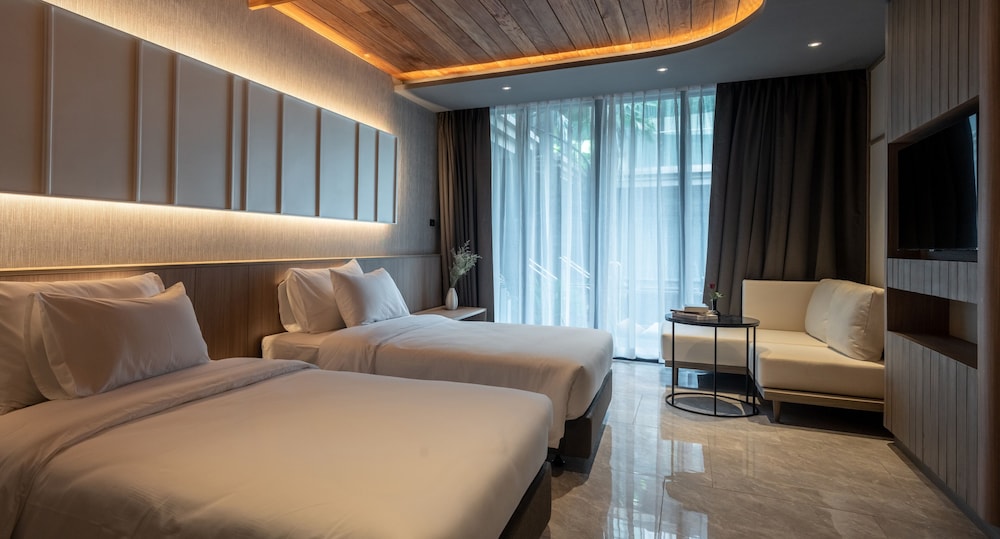 Superior Room, 1 Bedroom, Pool View - Photo 9