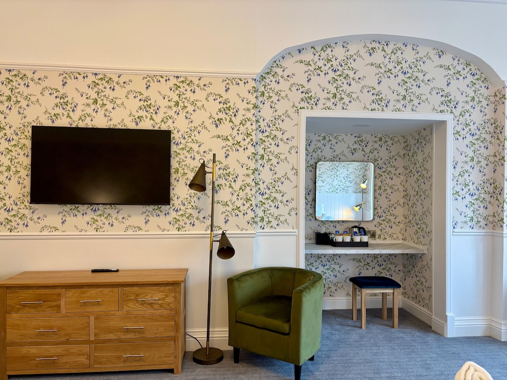 Extra Large Family Room - Photo 3