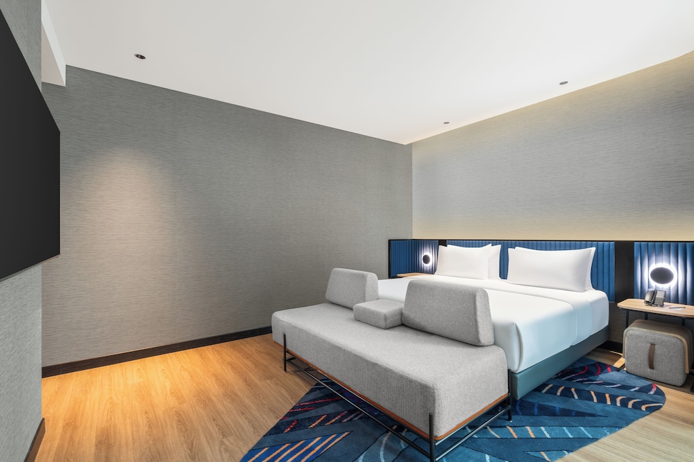 Family Suite, 1 King Bed with Sofa bed, Pool View