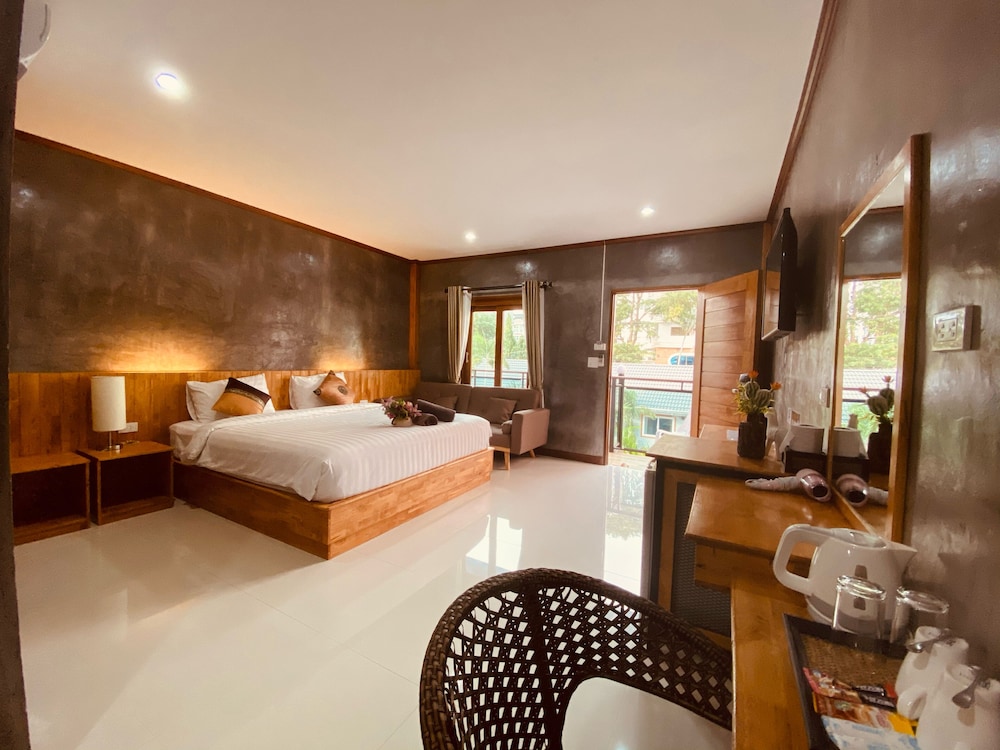 Deluxe Double Room, Bathtub - Photo 8