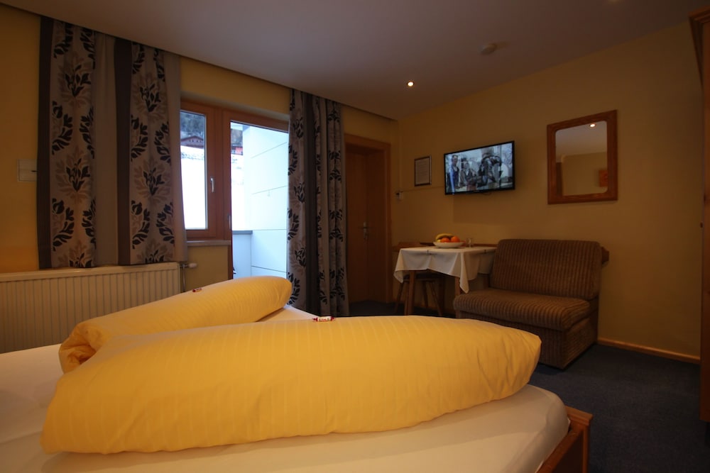 Standard Room photo 2