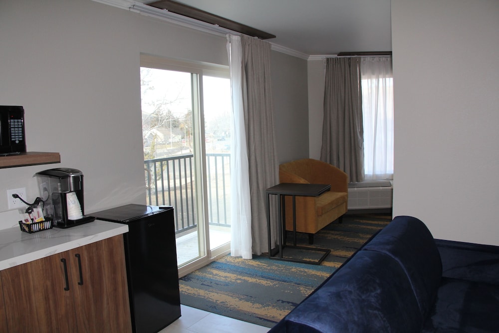 Studio Suite, 1 King Bed, Non Smoking - Photo 4