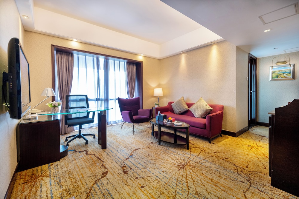 Executive Suite - Photo 1