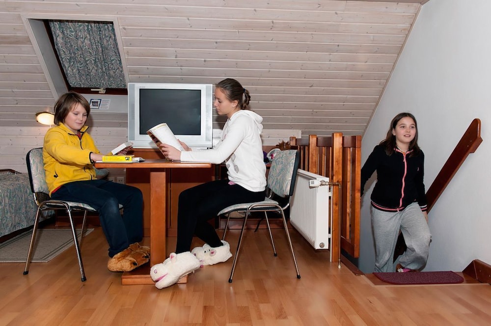 Family Room, Connecting Rooms
