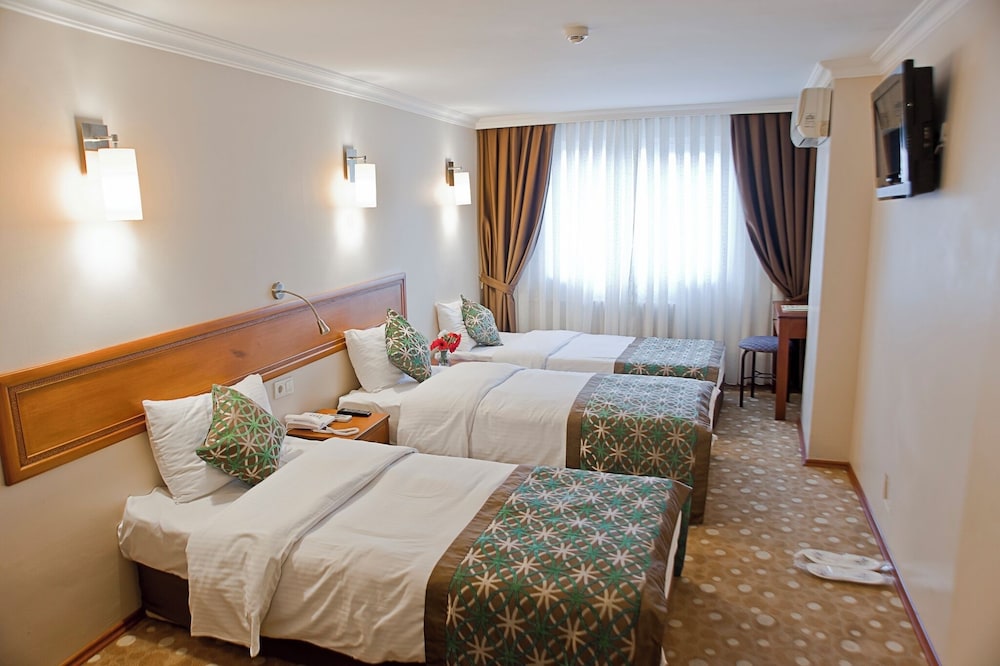 Standard Triple Room, City View photo 1
