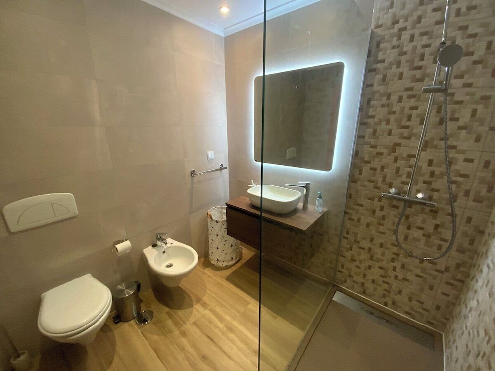 Luxury Ground-floor Appartment 5 Stars, 2 Bedrooms, 2 Bathrooms, Free Wifi, Bilde 25