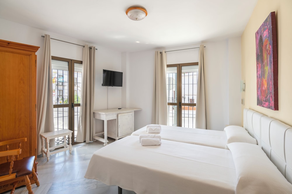 Standard Double Room - Photo 8