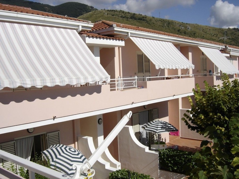 Apartment, 2 Bedrooms, Ground Floor photo 3