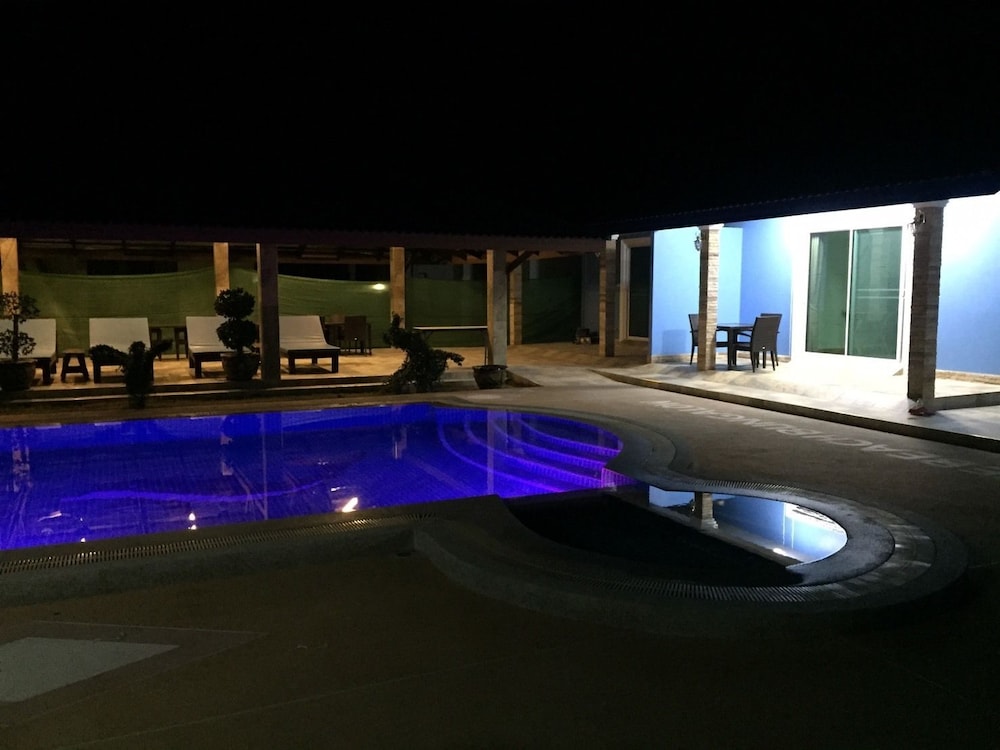 Superior Bungalow with Pool View