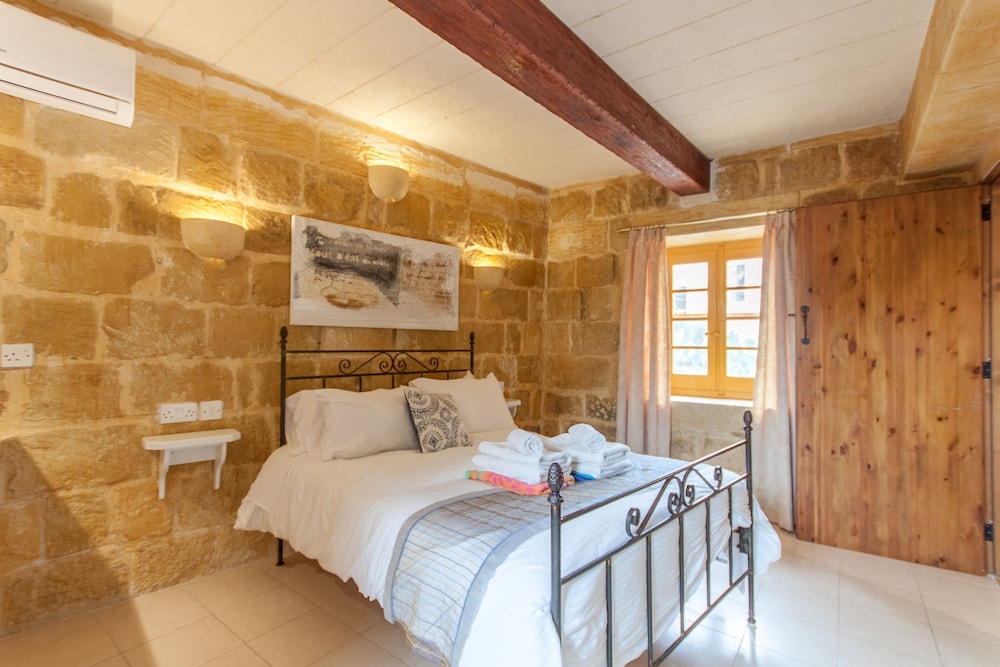 Standard Villa, 3 Bedrooms, 2 Bathrooms (Gozitan Farmhouse With Pool - Pp 4) photo 3