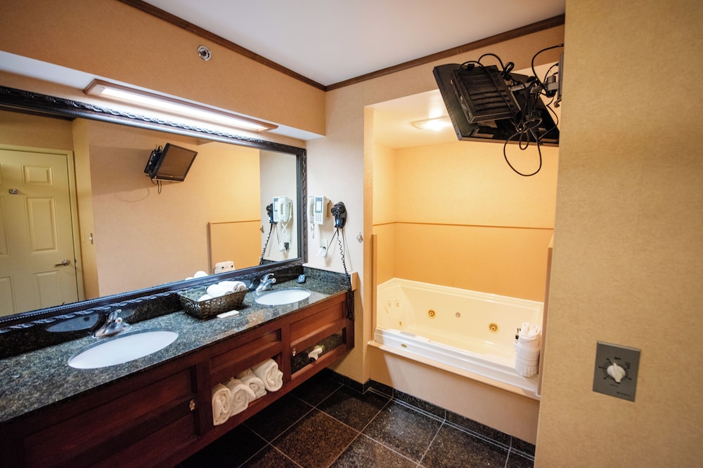 Elite Room, 1 King Bed and 1 Queen Bed - Photo 11