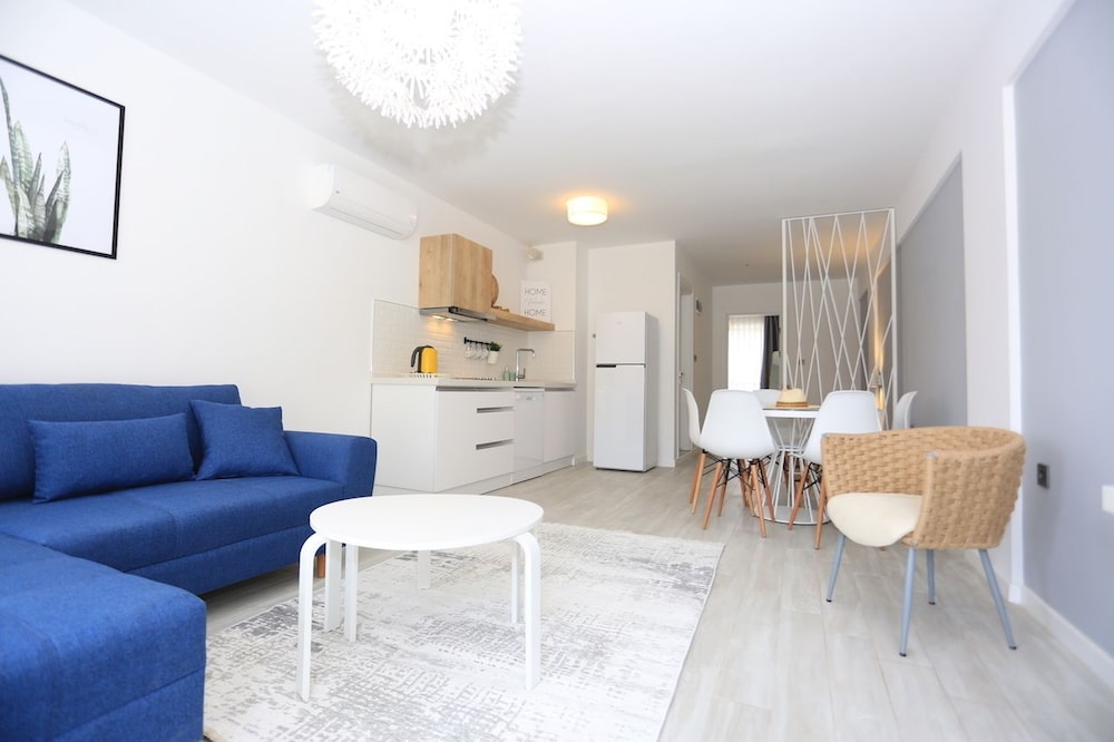 Superior Apartment, 3 Bedrooms, Kitchen, Garden View photo 2