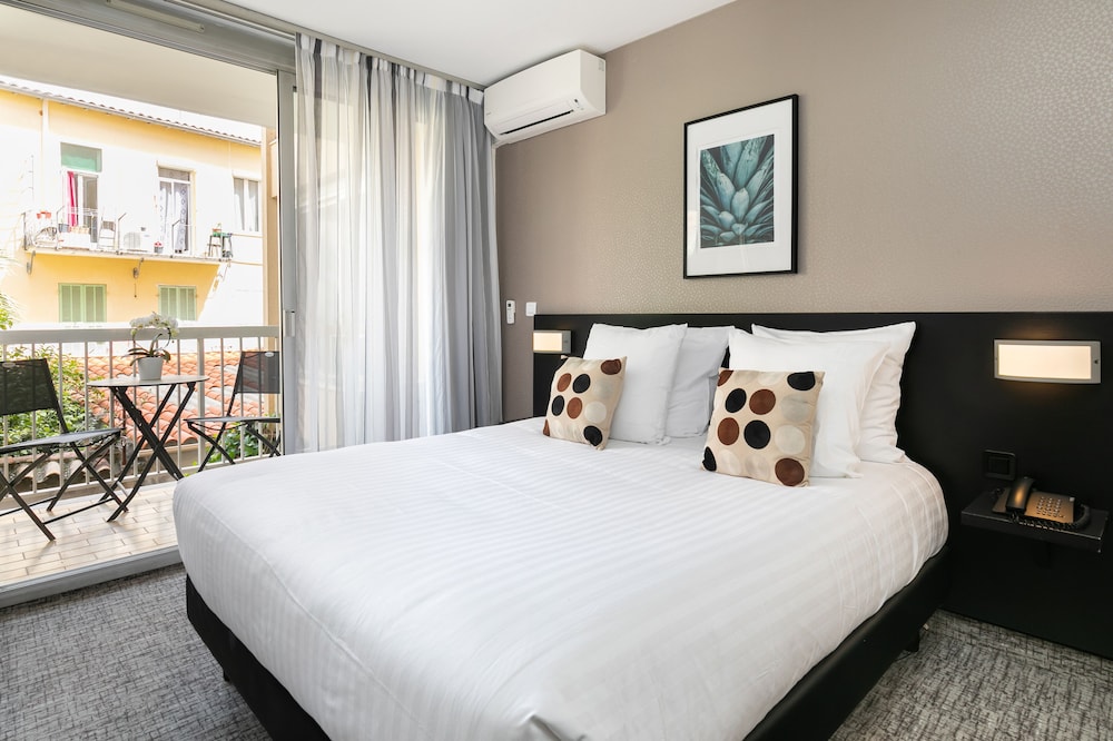 Standard Room, 1 Queen Bed, Non Smoking - Photo 1