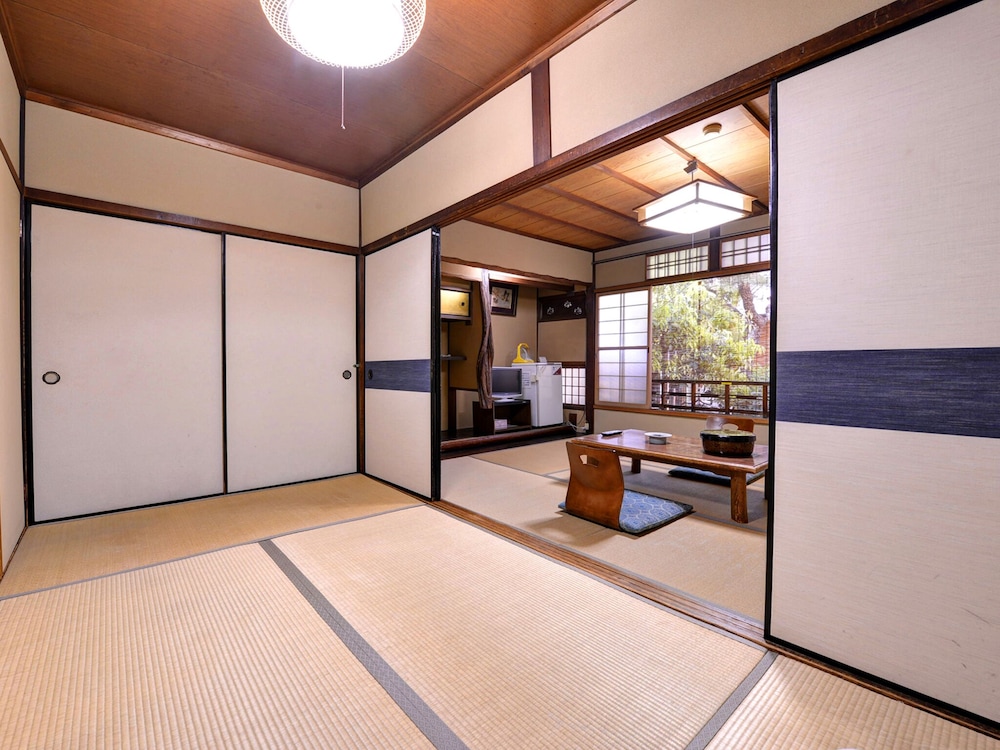 Traditional Japanese Townhouse Style Room for 6 Guests - Photo 3