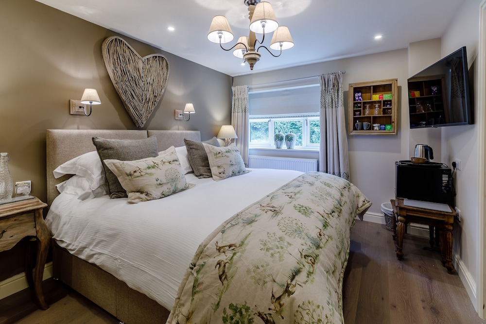 Superior House, Accessible, Ensuite photo 3