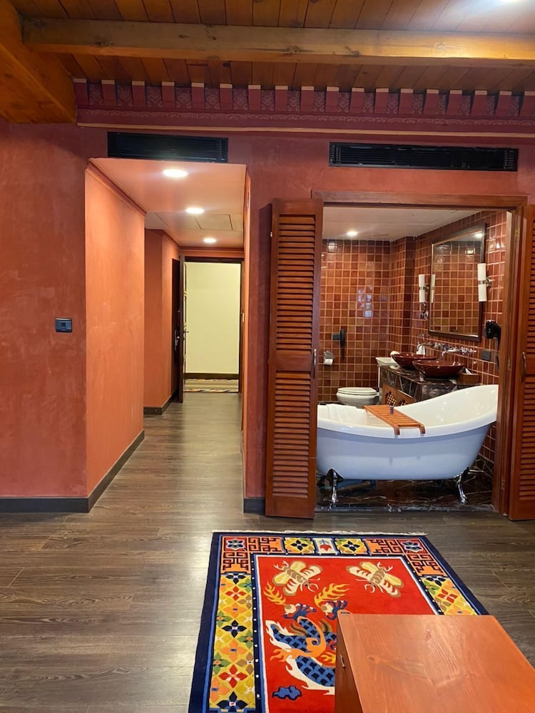 Panoramic Room