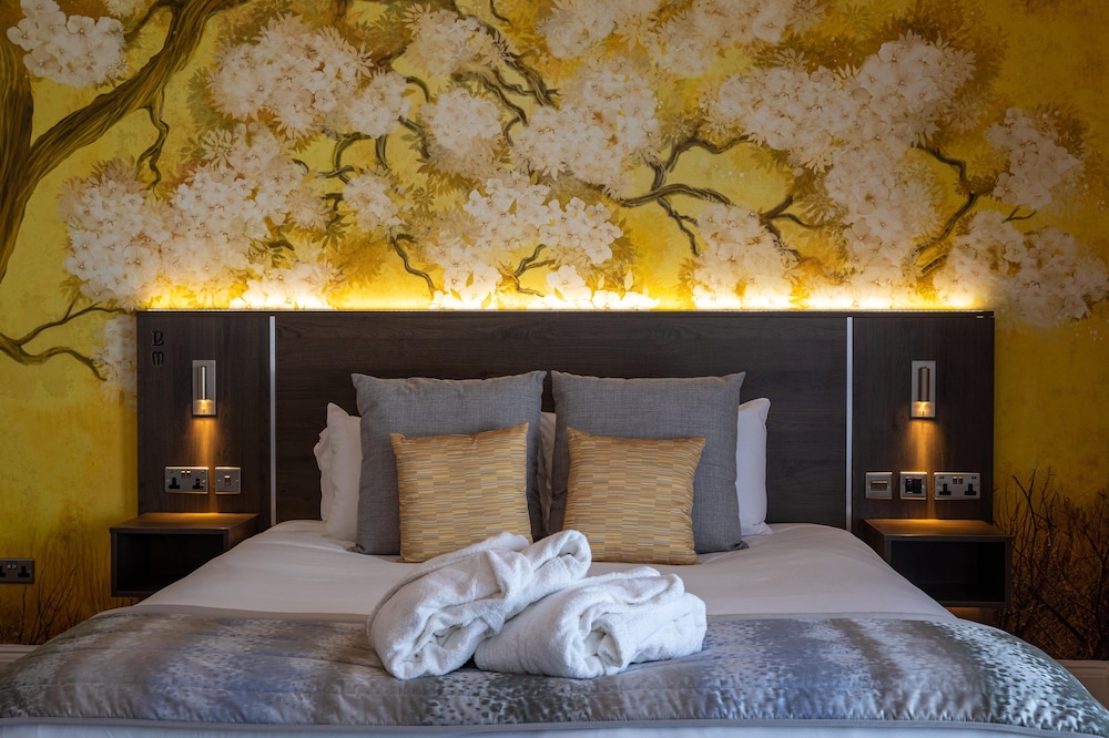 Suite, 1 King Bed, Non Smoking (Converts to 2 Twin Beds) - Photo 2