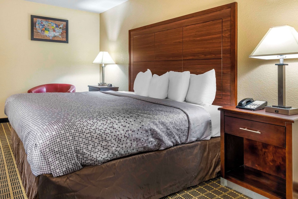 Room, 1 King Bed, Non Smoking - Photo 2