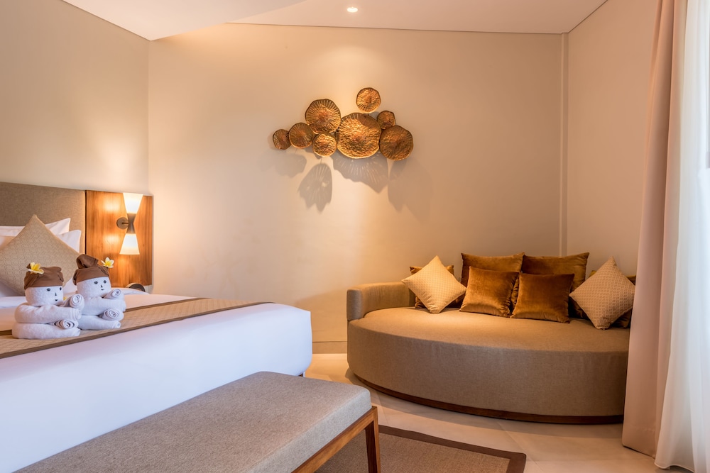 Suite - Photo 13