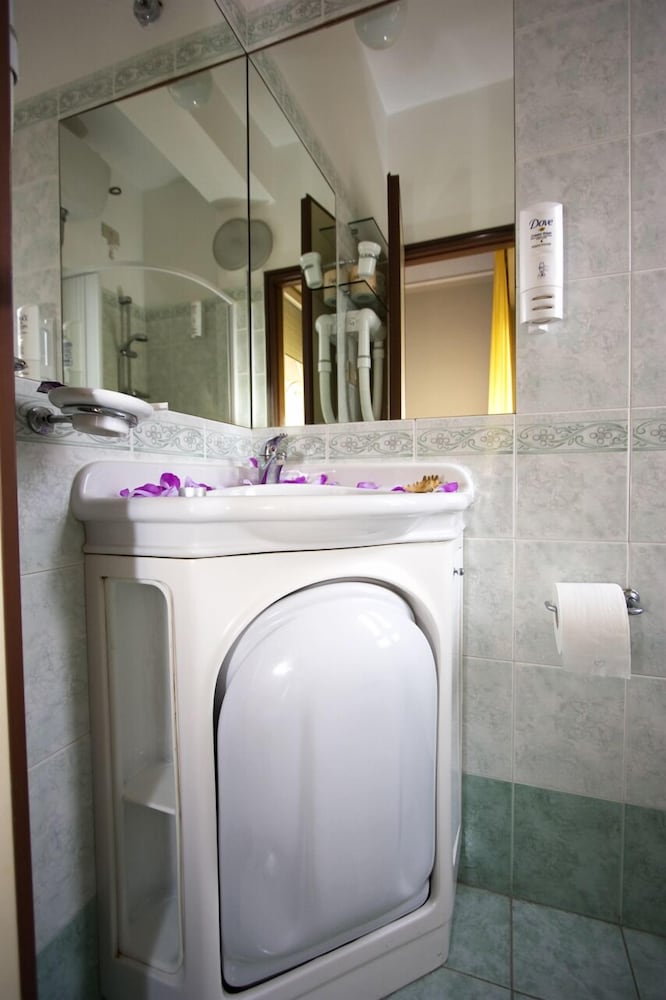 Standard Double Room - Photo 7
