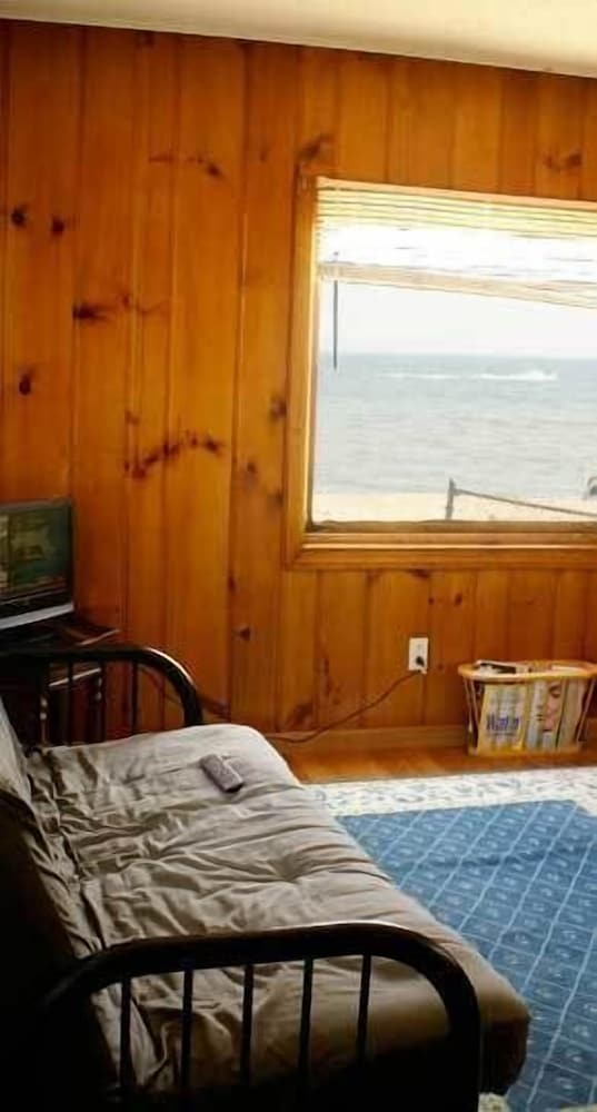 Cottage, 1 Bedroom, Lakeside (Cabin 8) photo 2