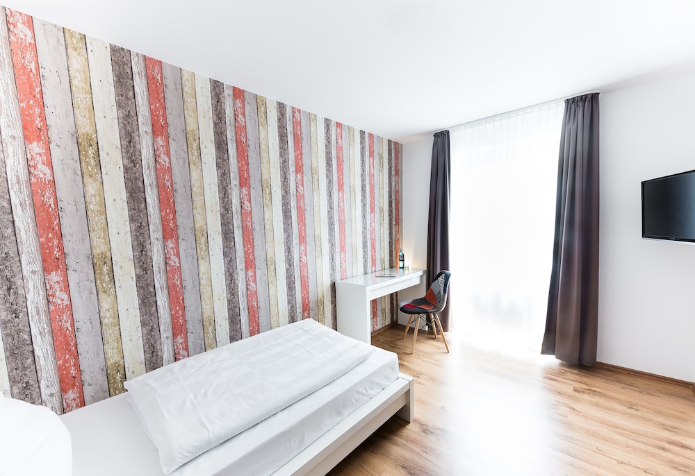 Classic Single Room, Private Bathroom, Park View photo 1