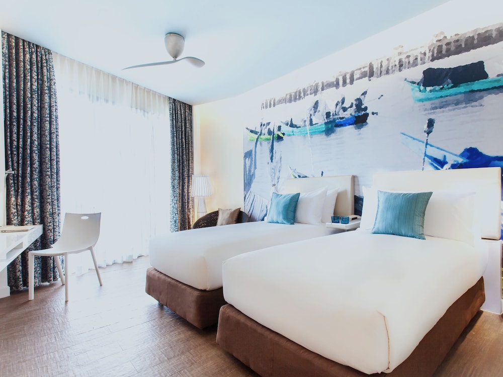 Deluxe Room, 2 Twin Beds, Ocean View photo 3