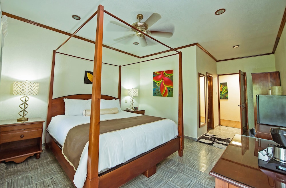 Balcony with king bed photo 2