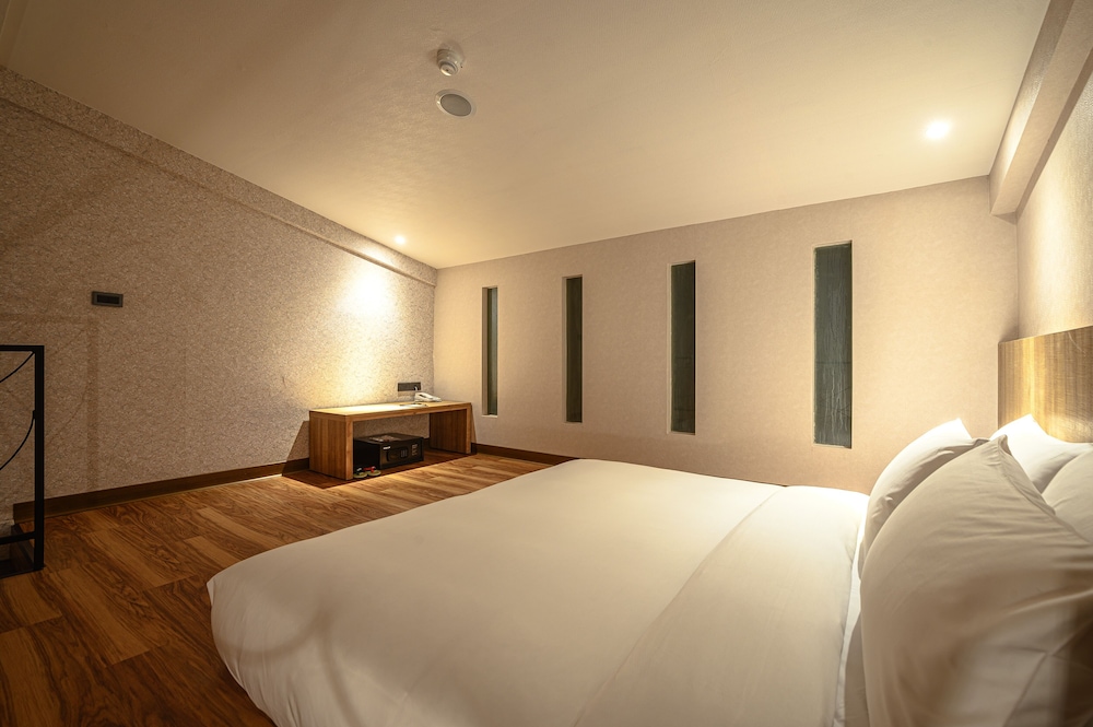 Duplex Suite - Photo 2