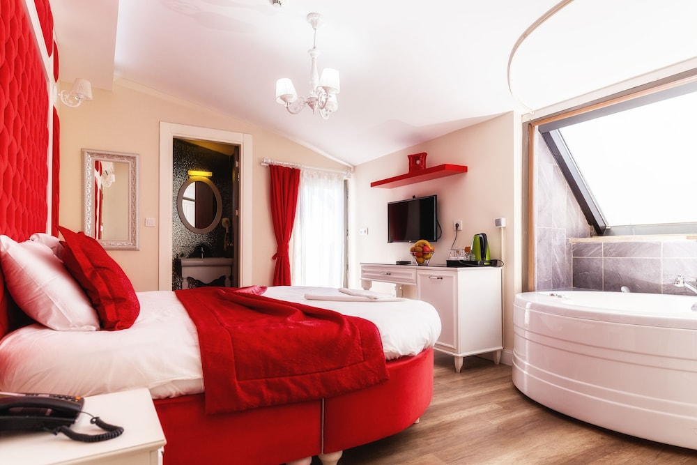 Honeymoon Room