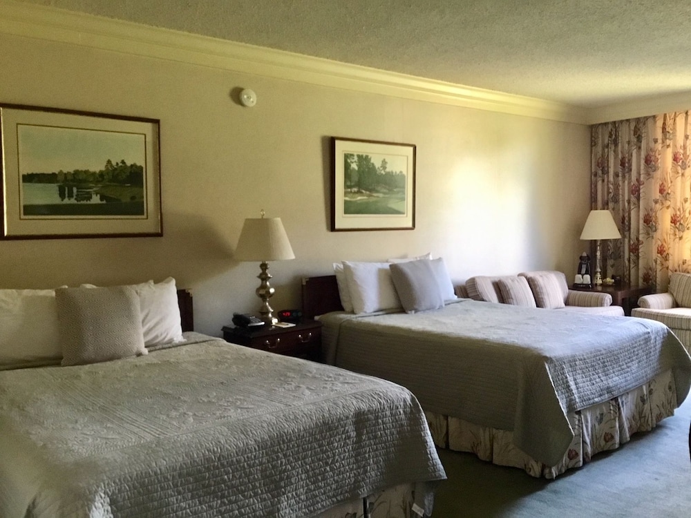 Studio Suite, 2 Queen Beds, Golf View photo 2
