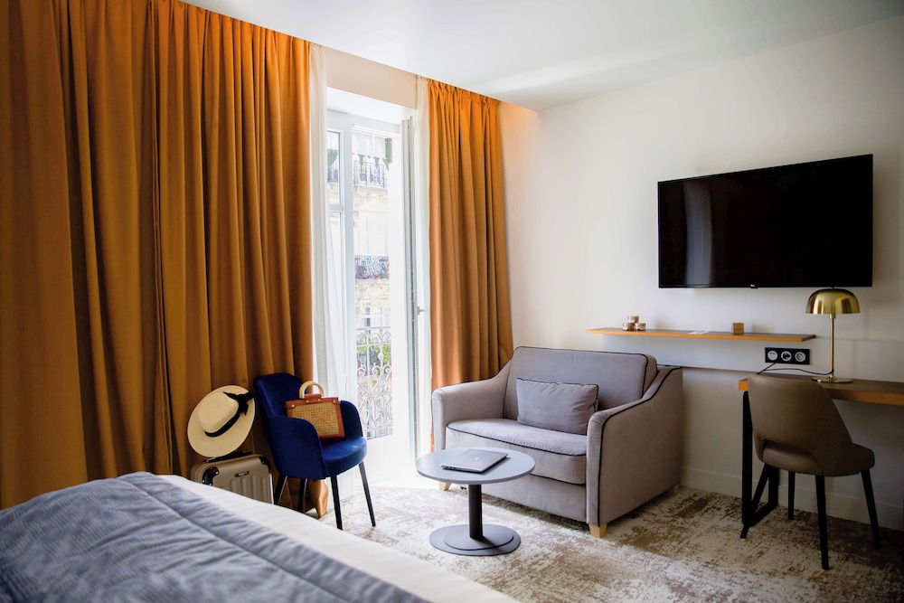 Exclusive Room, 1 King Bed, Non Smoking - Photo 3