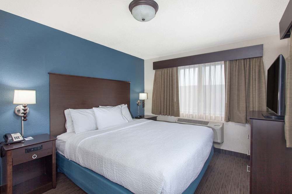 Room, 1 King Bed, Non Smoking (Efficiency) - Photo 1