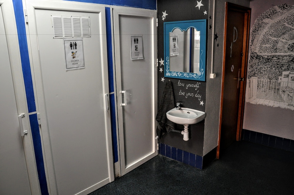 Shared Dormitory, Mixed Dorm (One bed in 10 people bedroom)